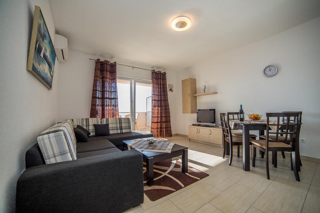 Apartments Kati Оміш Екстер'єр фото