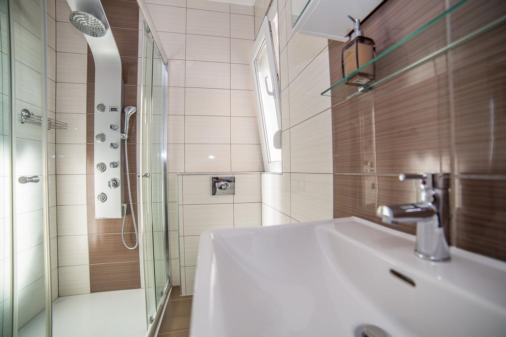 Apartments Kati Оміш Екстер'єр фото