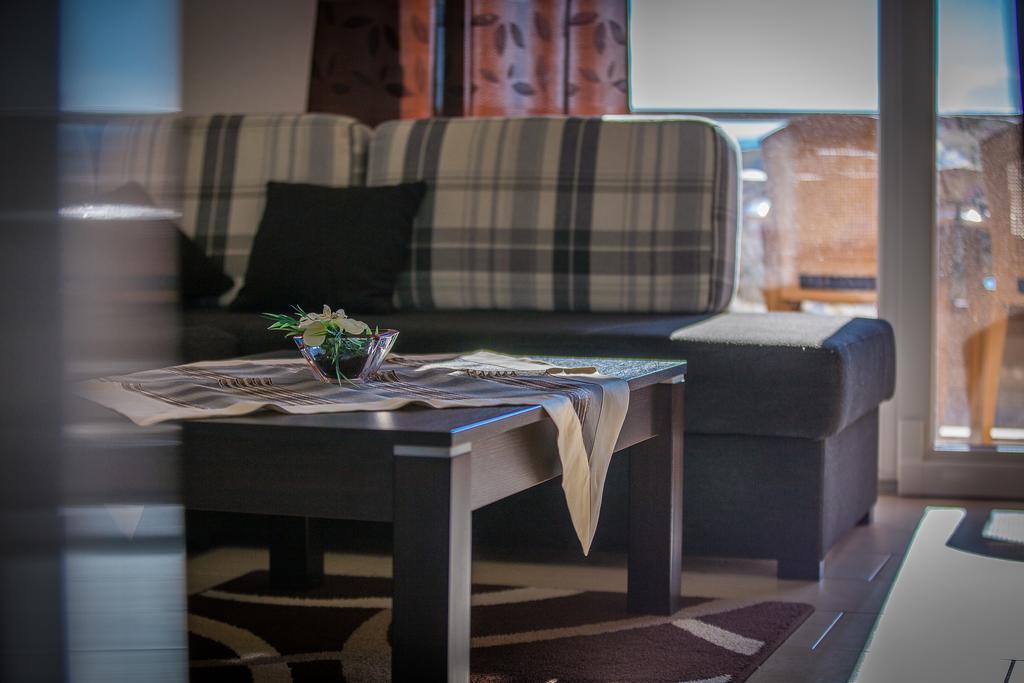 Apartments Kati Оміш Екстер'єр фото