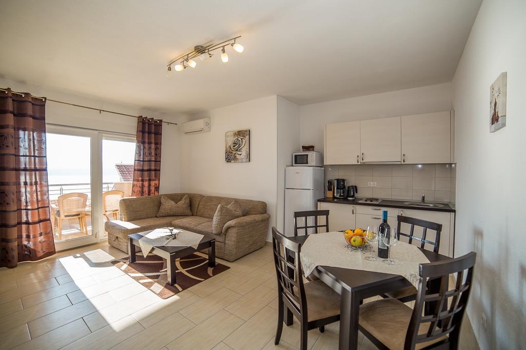 Apartments Kati Оміш Екстер'єр фото