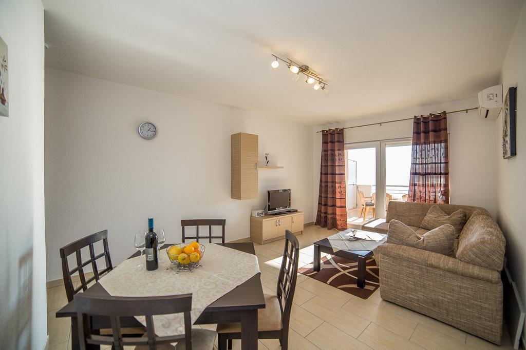 Apartments Kati Оміш Екстер'єр фото