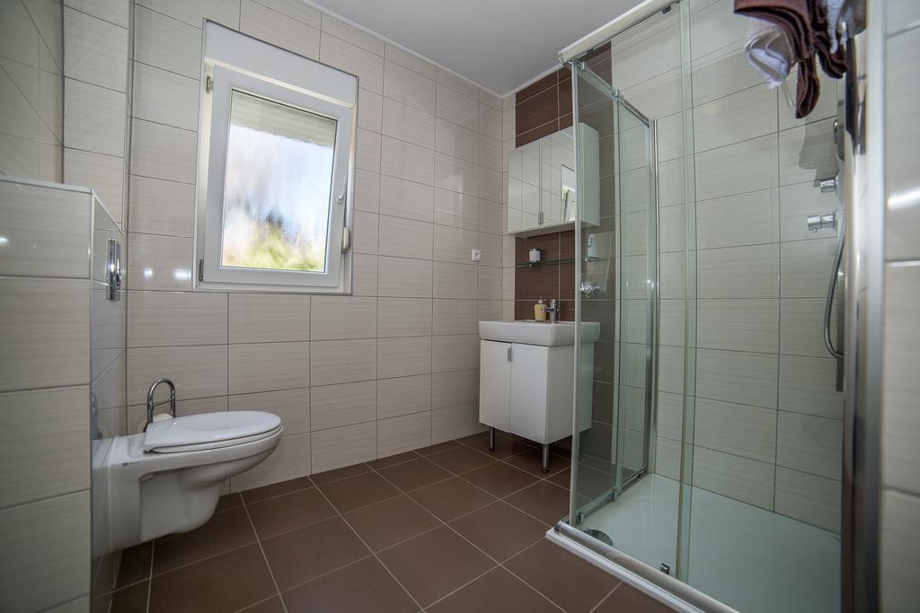 Apartments Kati Оміш Екстер'єр фото