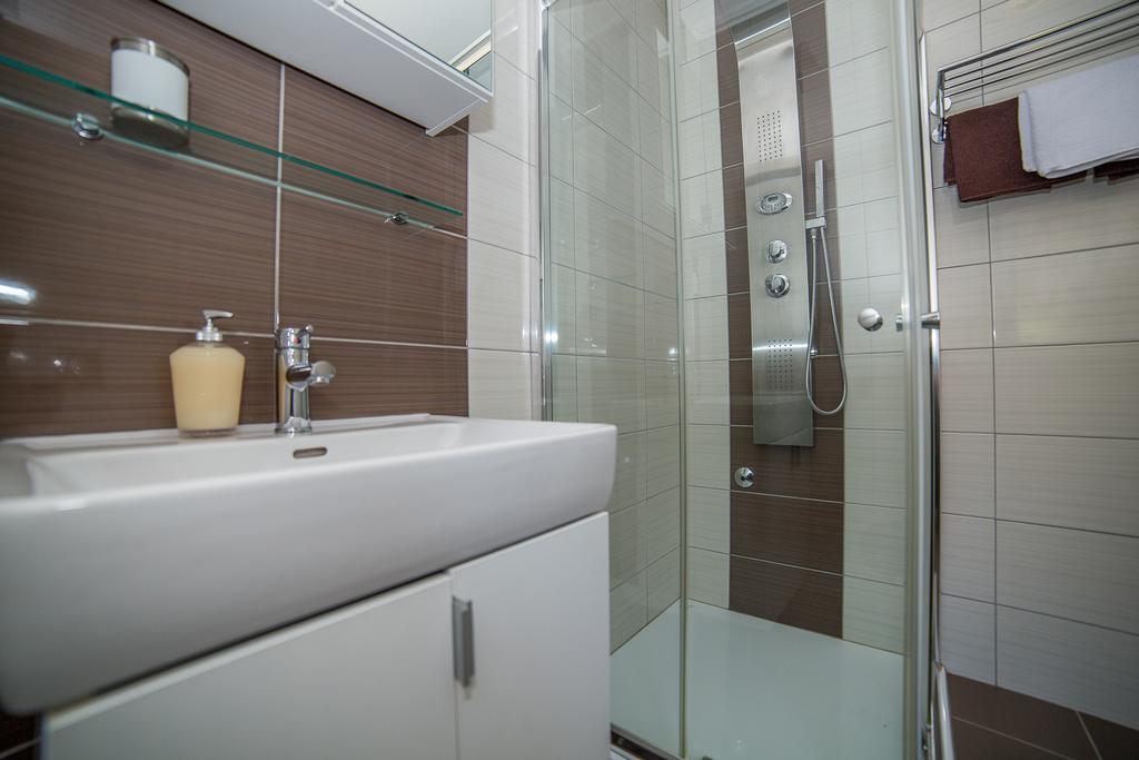 Apartments Kati Оміш Екстер'єр фото
