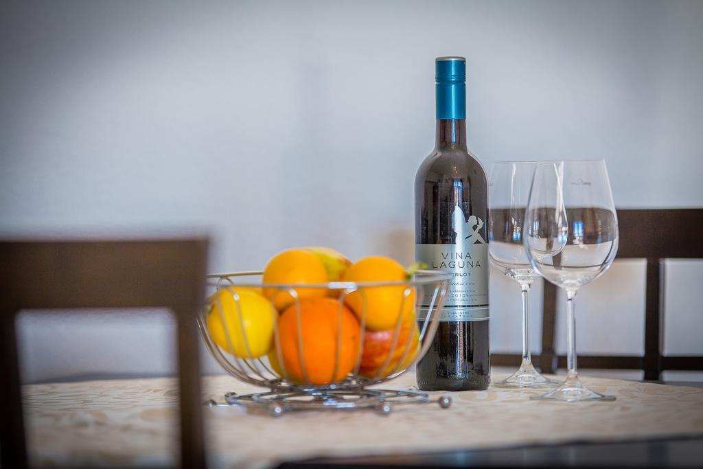 Apartments Kati Оміш Екстер'єр фото