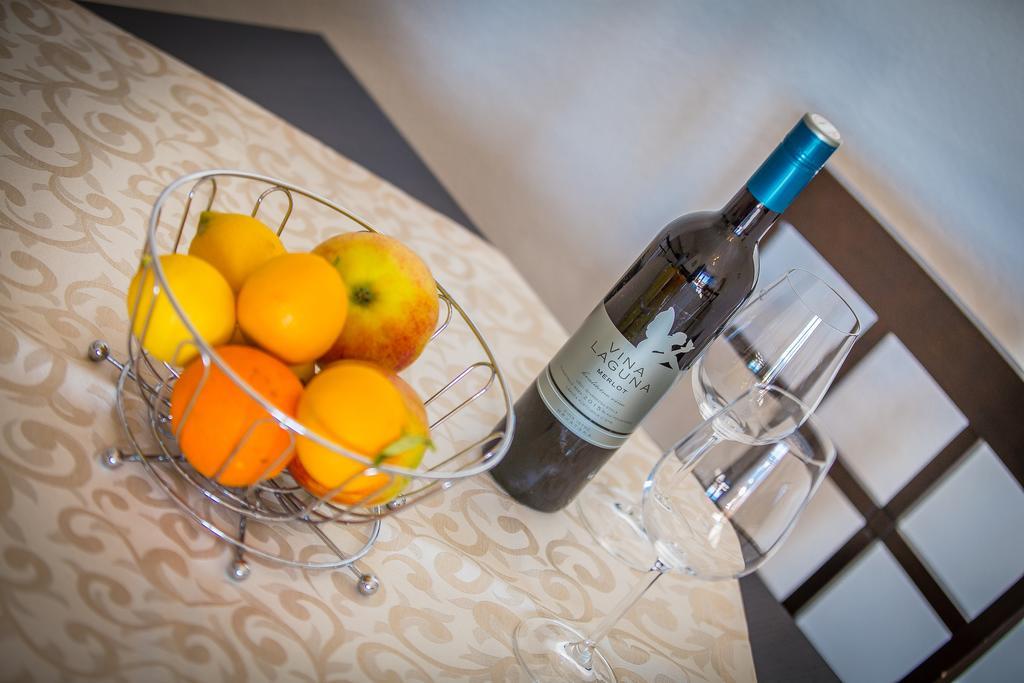 Apartments Kati Оміш Екстер'єр фото