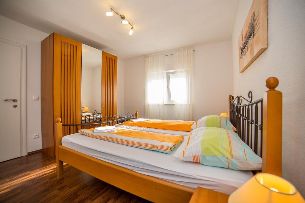Apartments Kati Оміш Екстер'єр фото